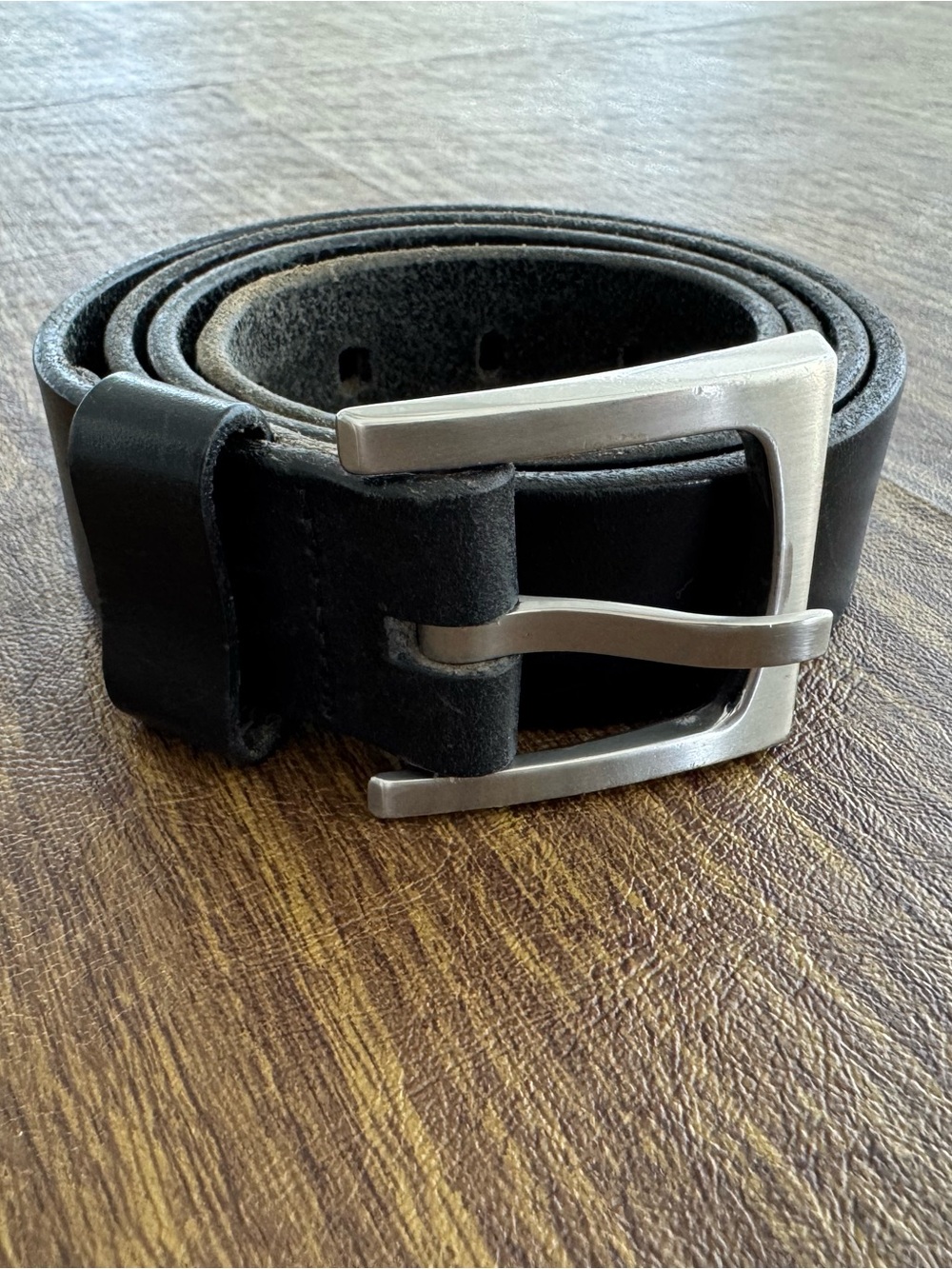 Classic Black Leather Men's Belt with Brushed Silver Buckle